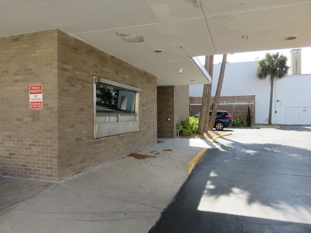Freestanding Downtown Building: 226-230 N. Beach Street, Daytona Beach, FL 32114